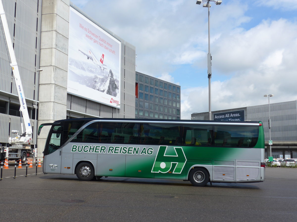 (170'009) - Bucher, Luzern - LU 15'566 - Setra am 14. April 2016 in Zrich, Flughafen