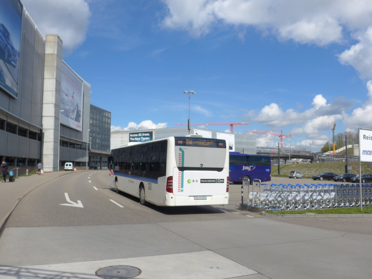 (170'025) - Maag, Kloten - Nr. 25/ZH 416'225 - Mercedes am 14. April 2016 in Zrich, Flughafen