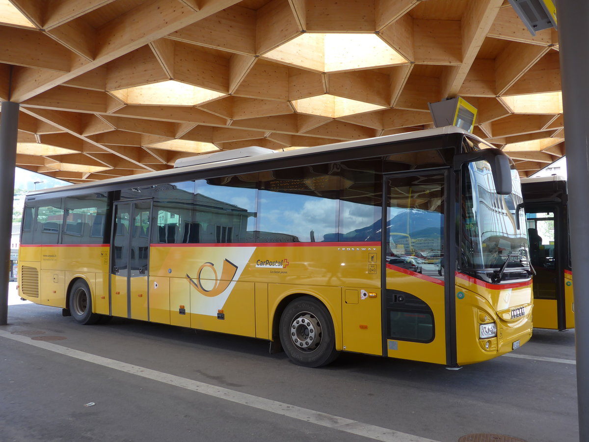 (170'191) - Mabillard, Lens - VS 12'529 - Iveco am 24. April 2016 beim Bahnhof Sion