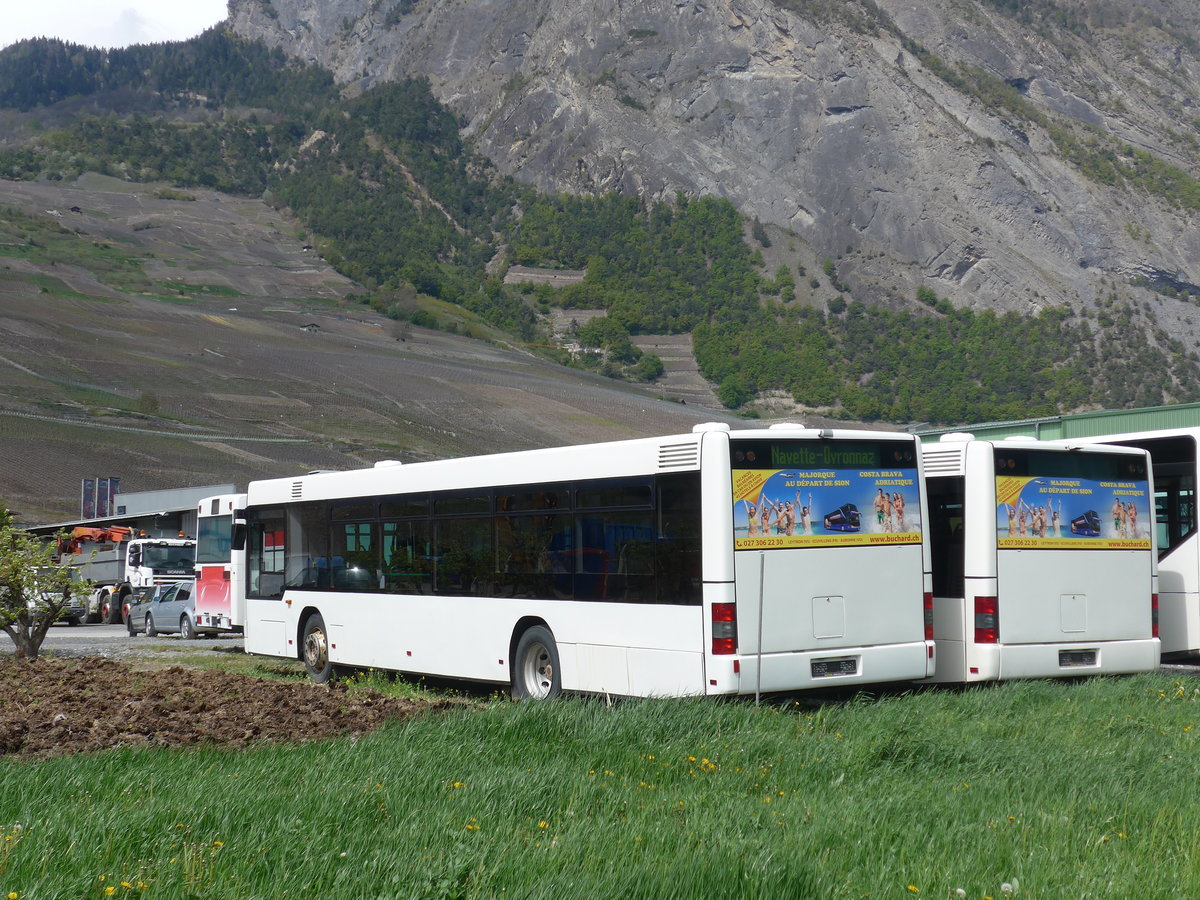 (170'217) - Buchard, Leytron - Nr. 98 - MAN (ex TN Neuchtel Nr. 222) am 24. April 2016 in Leytron, Garage