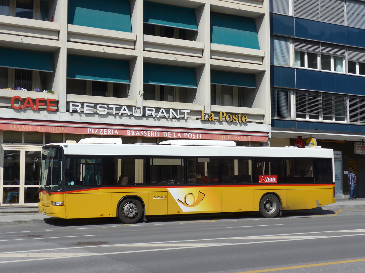 (170'225) - PostAuto Wallis - Nr. 3/VS 414'345 - Volvo/Hess (ex PostAuto Bern Nr. 512; ex P 25'678) am 24. April 2016 beim Bahnhof Sion