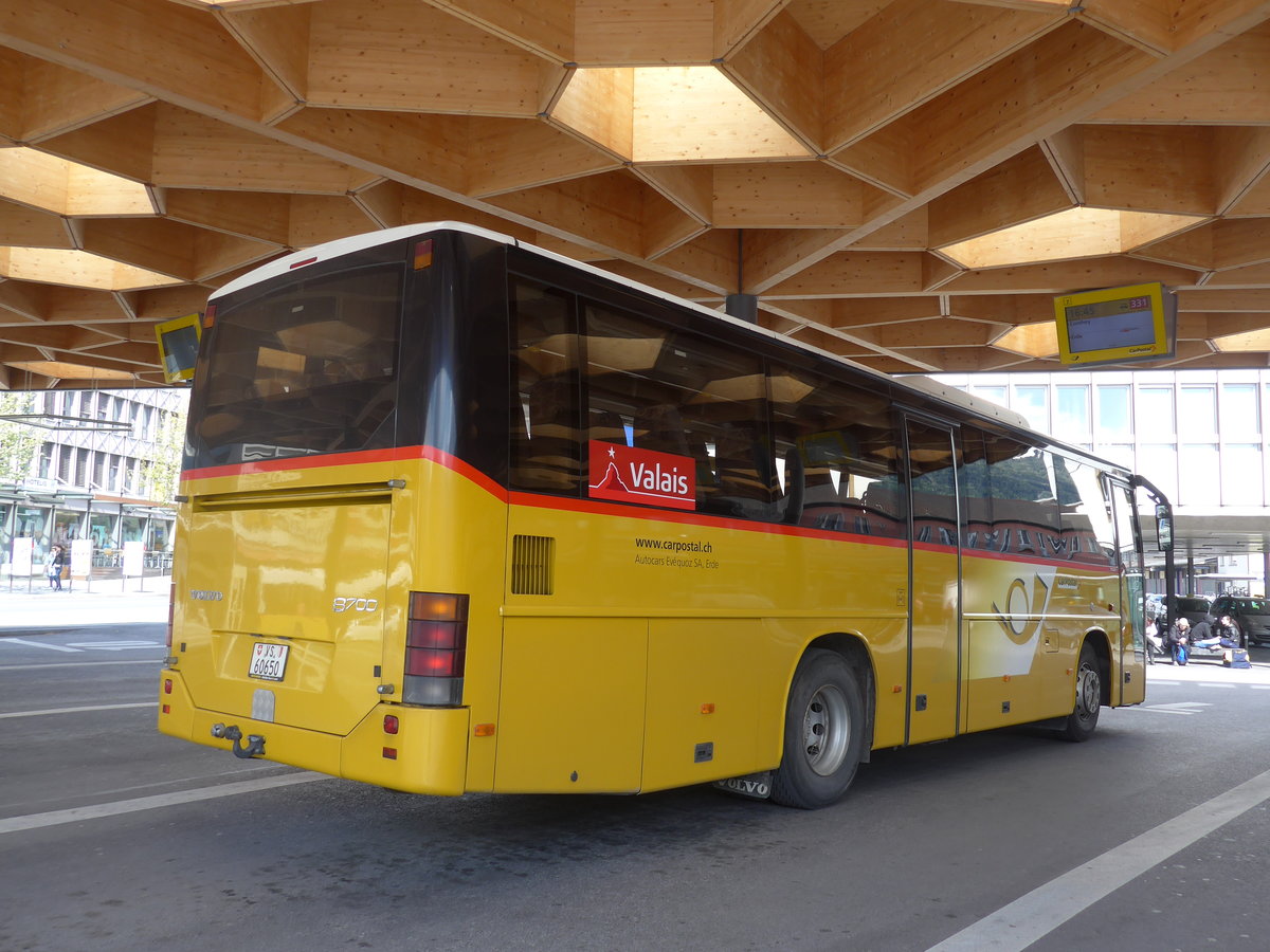 (170'226) - Evquoz, Erde - VS 60'650 - Volvo am 24. April 2016 beim Bahnhof Sion