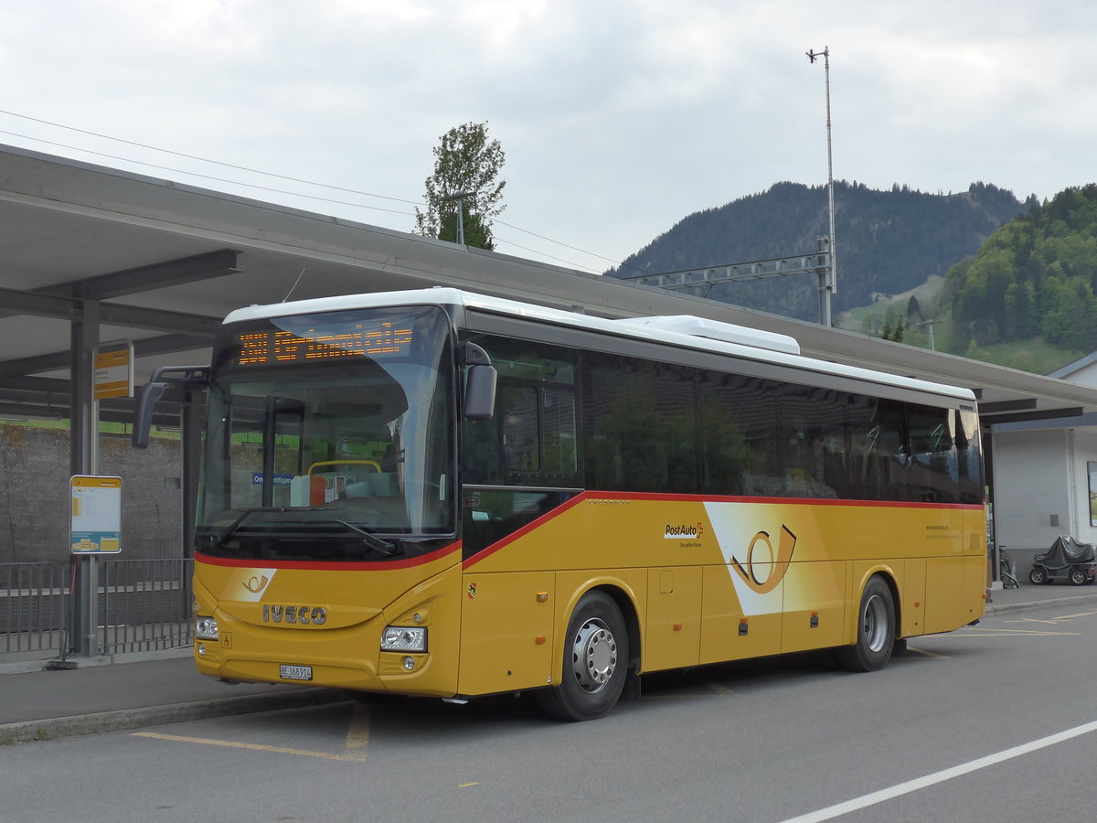 (170'390) - Spring, Schwenden - BE 368'914 - Iveco am 7. Mai 2016 beim Bahnhof Oey-Diemtigen