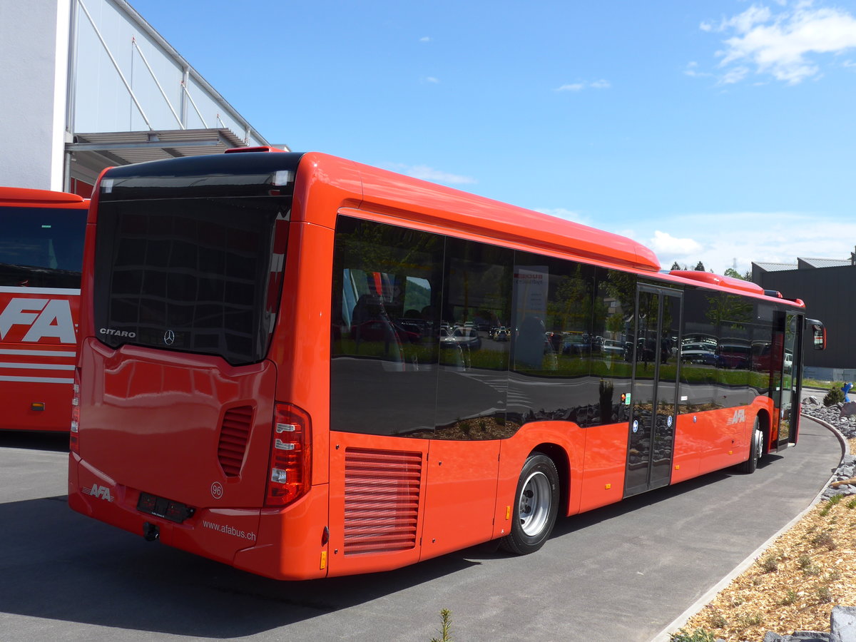 (170'421) - AFA Adelboden - Nr. 96 - Mercedes am 10. Mai 2016 in Frutigen, Garage