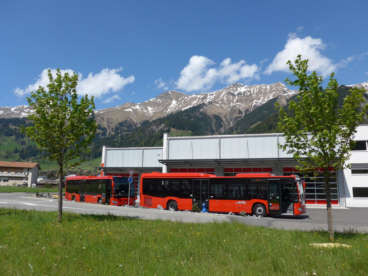 (170'436) - AFA Adelboden - Nr. 96/BE 823'926 + Nr. 97/BE 823'927 - Mercedes am 10. Mai 2016 in Frutigen, Garage