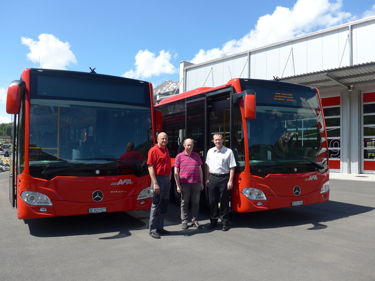 (170'449) - AFA Adelboden - Nr. 97/BE 823'927 + Nr. 96/BE 823'926 - Mercedes am 10. Mai 2016 in Frutigen, Garage