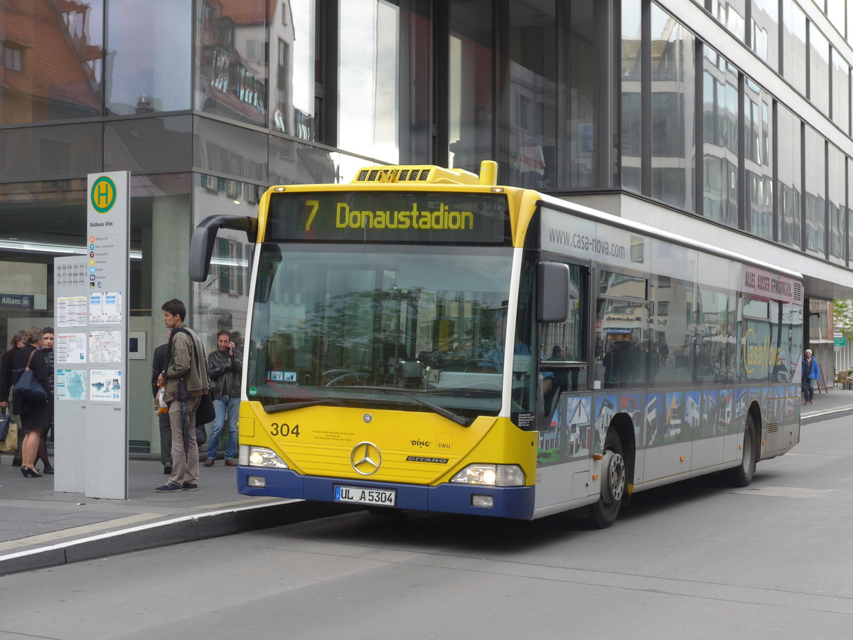 (171'054) - SWU Ulm - Nr. 403/UL-A 5304 - Mercedes am 19. Mai 2016 in Ulm, Rathaus Ulm