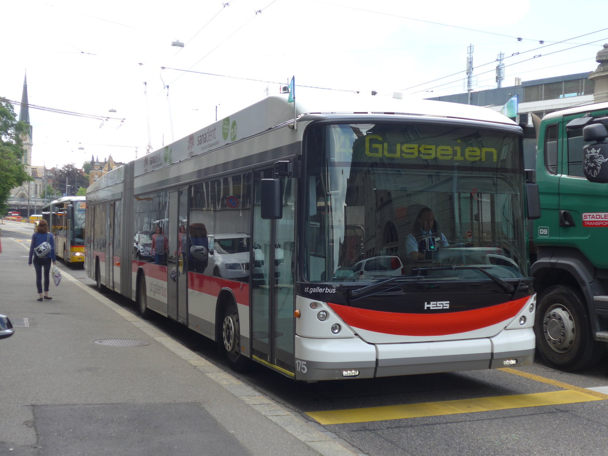 (172'631) - St. Gallerbus, St. Gallen - Nr. 175 - Hess/Hess Gelenktrolleybus am 27. Juni 2016 beim Bahnhof St. Gallen (prov. Haltestelle)