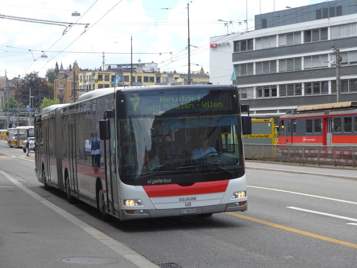 (172'636) - St. Gallerbus, St. Gallen - Nr. 283/SG 198'283 - MAN am 27. Juni 2016 beim Bahnhof St. Gallen (prov. Haltestelle)