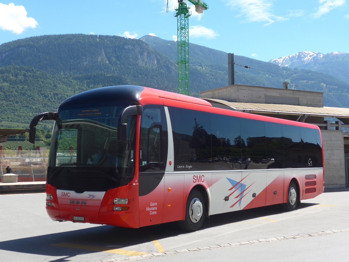 (172'716) - SMC Montana - Nr. 37/VS 352'837 - MAN am 3. Juli 2016 beim Bahnhof Sierre