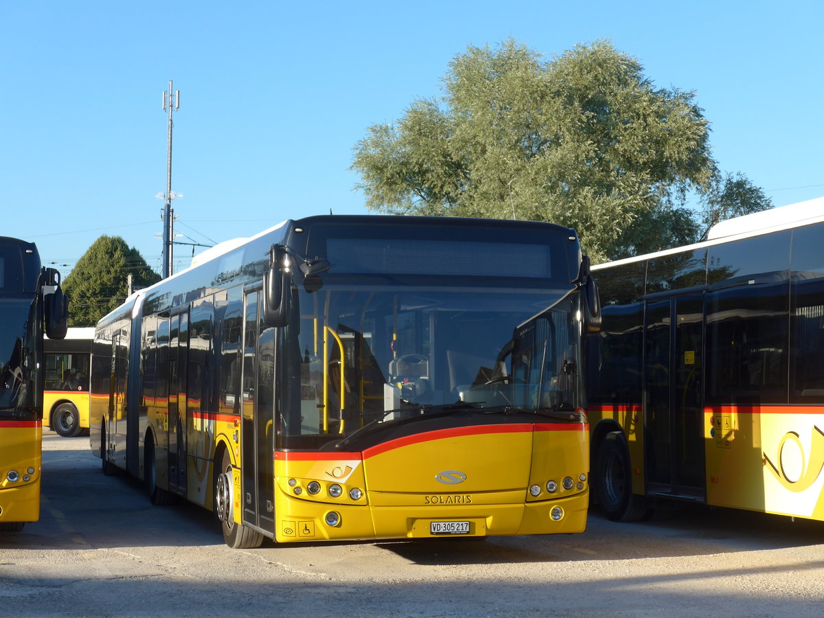 (172'798) - CarPostal Ouest - VD 305'217 - Solaris am 10. Juli 2016 in Yverdon, Garage