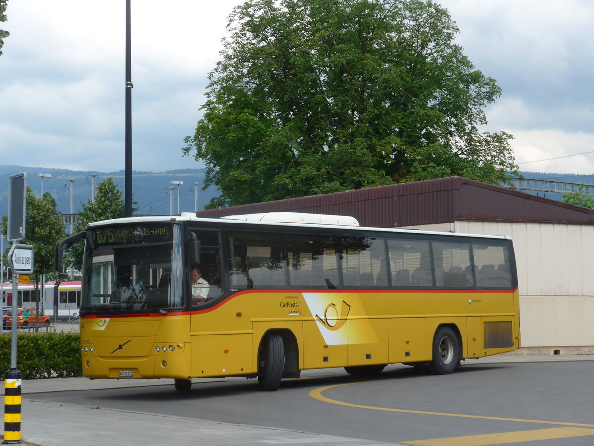 (173'046) - CarPostal Ouest - VD 570'820 - Volvo (ex SAPJV, L'Isle Nr. 23) am 15. Juli 2016 beim Bahnhof Yverdon