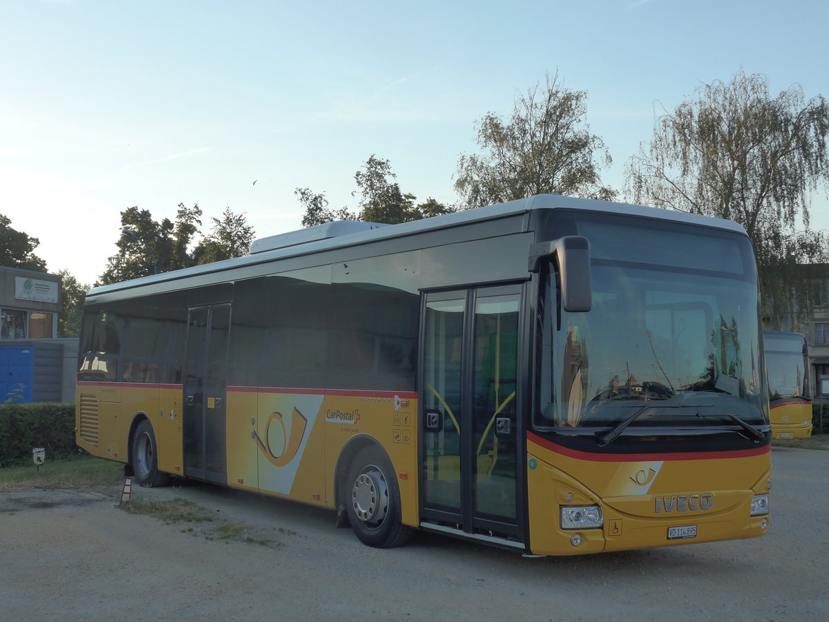 (173'064) - CarPostal Ouest - VD 114'895 - Iveco am 16. Juli 2016 in Yverdon, Garage