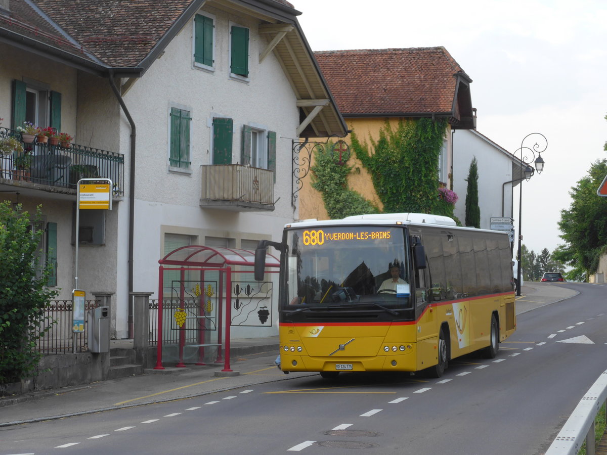 (173'214) - CarPostal Ouest - VD 124'775 - Volvo am 21. Juli 2016 in Valeyres-sous-Rances, Restaurant