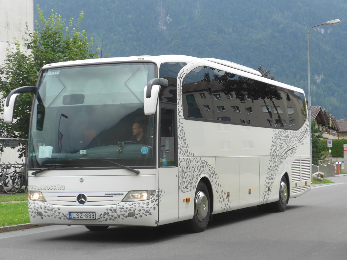 (173'281) - Aus Ungarn: Naxoss, Budapest - LSZ-888 - Mercedes am 23. Juli 2016 beim Bahnhof Interlaken Ost