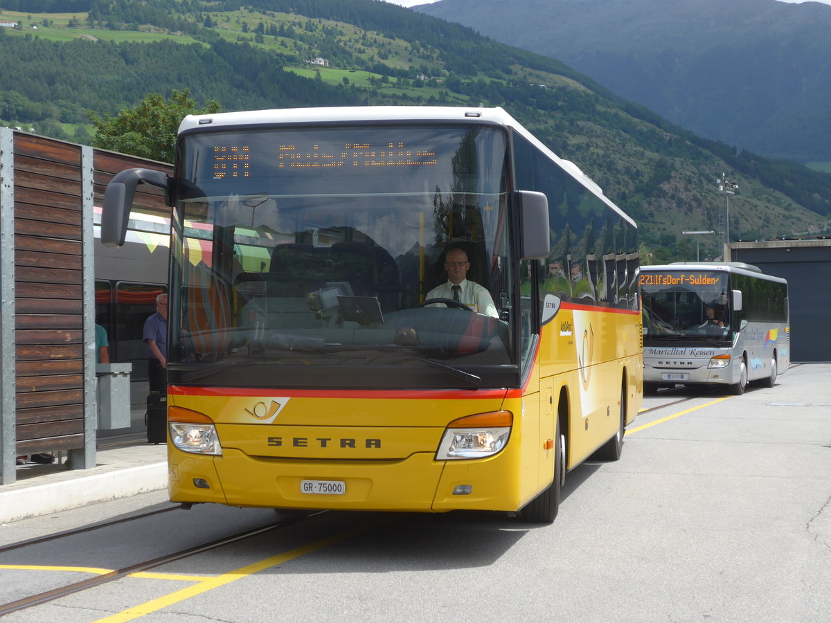 (173'331) - Aus der Schweiz: Terretaz, Zernez - GR 75'000 - Setra am 24. Juli 2016 beim Bahnhof Mals