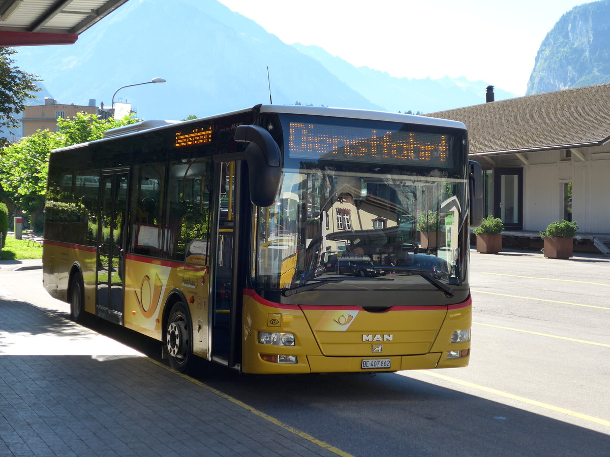 (173'712) - AVG Meiringen - Nr. 62/BE 407'862 - MAN/Gppel am 8. August 2016 in Meiringen, Postautostation