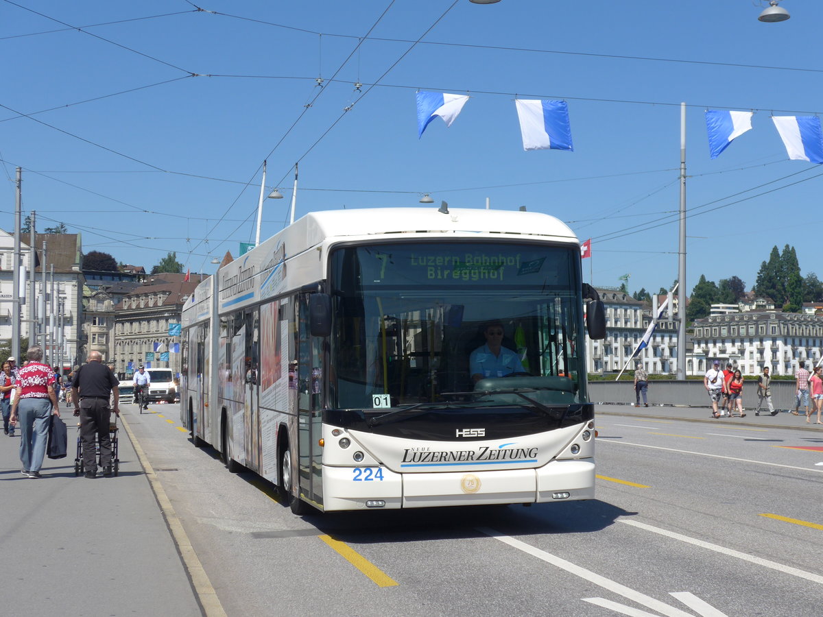 (173'848) - VBL Luzern - Nr. 224 - Hess/Hess Gelenktrolleybus am 8. August 2016 in Luzern, Bahnhofbrcke