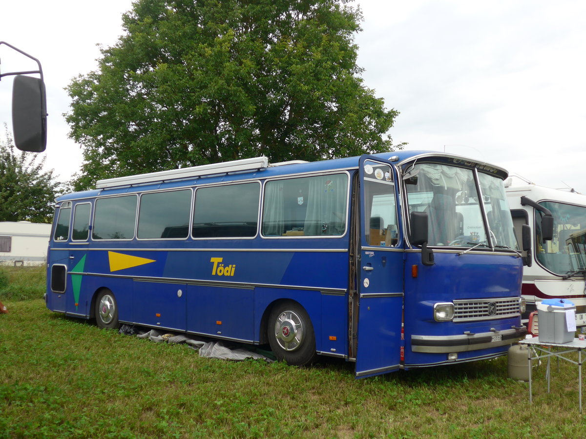 (174'002) - Aus der Schweiz: Camenisch, Dietlikon - ZH 135'536 - Setra am 20. August 2016 in Bsingen, Bahnhof