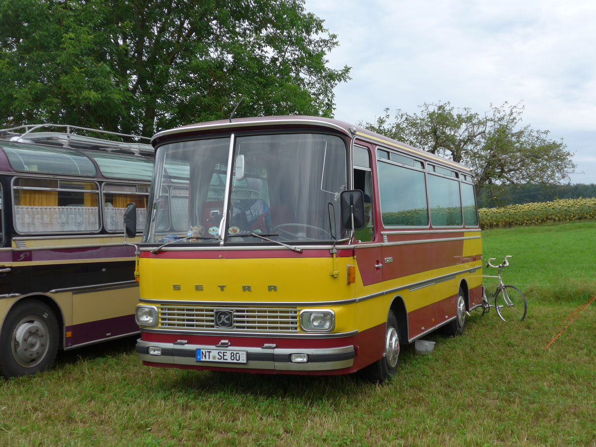 (174'013) - Schiller, Esslingen - NT-SE 80 - Setra am 20. August 2016 in Bsingen, Bahnhof