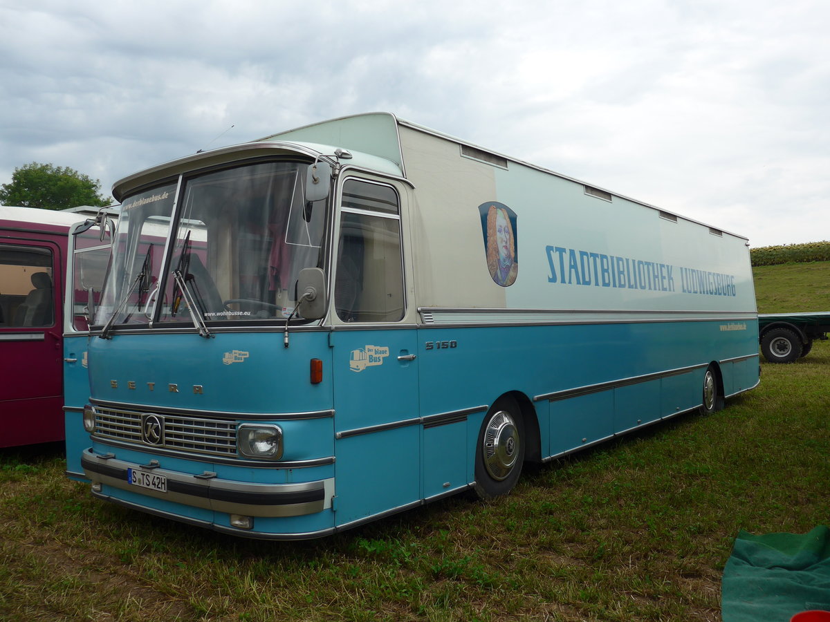 (174'044) - Stadtbibliothek, Ludwigsburg - S-TS 42H - Setra am 20. August 2016 in Bsingen, Bahnhof