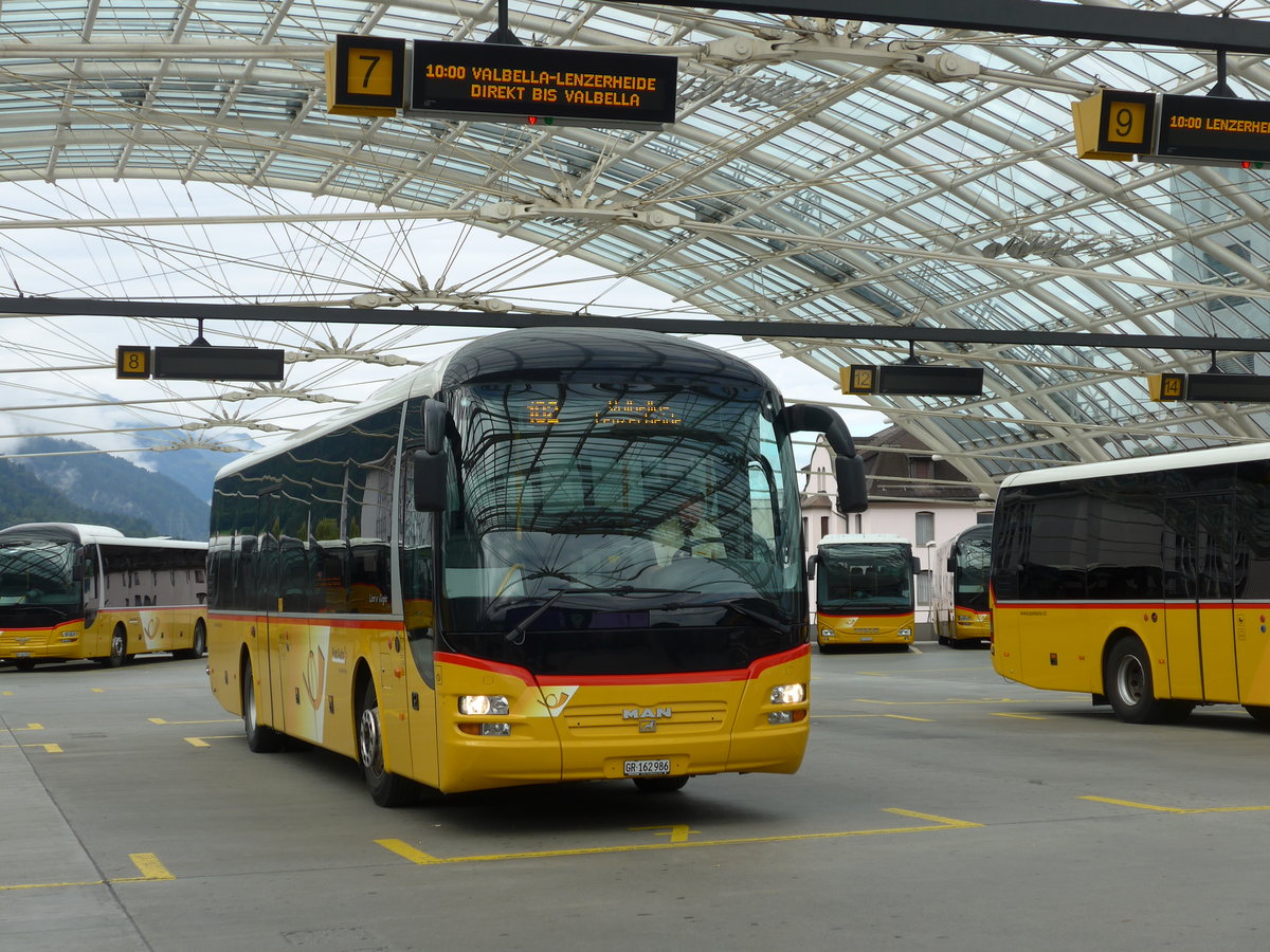 (174'134) - PostAuto Graubnden - GR 162'986 - MAN am 21. August 2016 in Chur, Postautostation