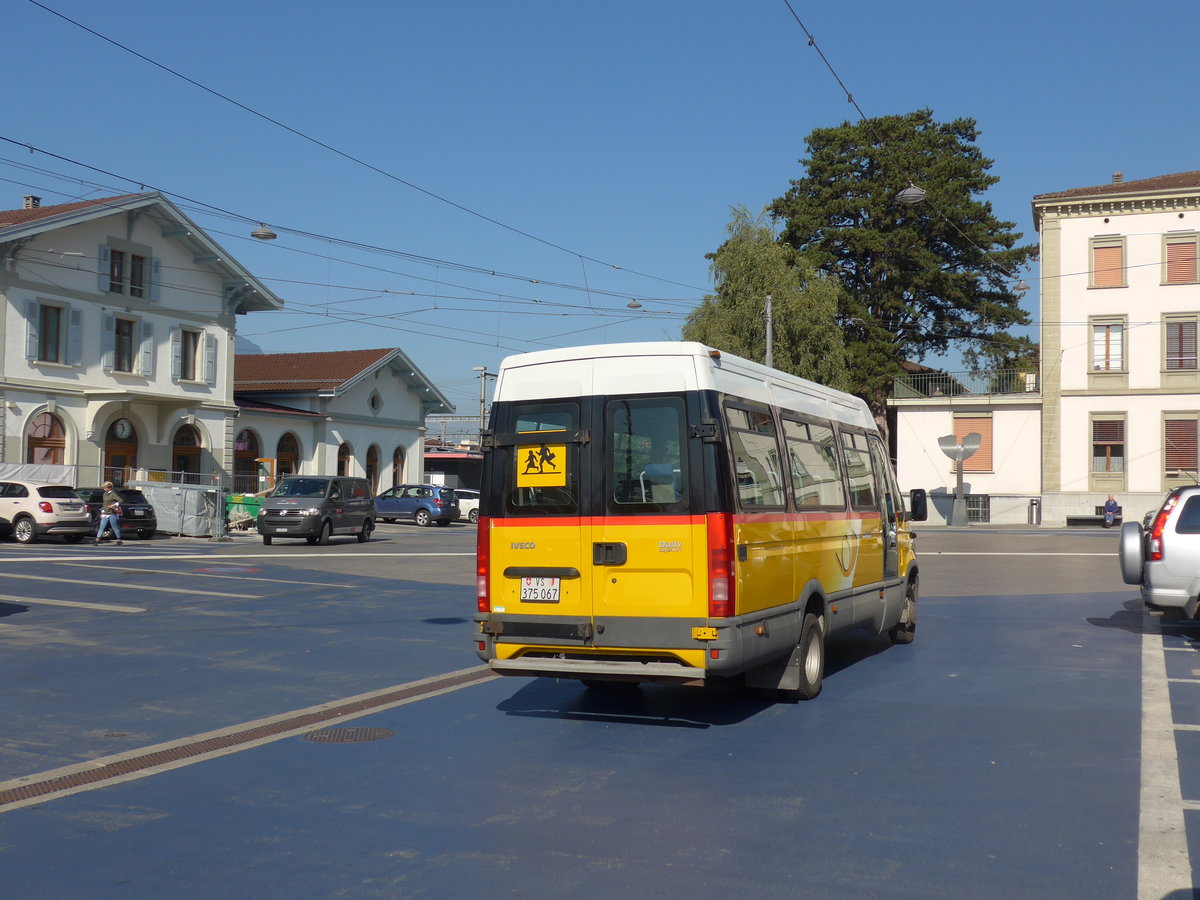 (175'090) - TPC Aigle - VS 375'067 - Iveco am 24. September 2016 beim Bahnhof Aigle