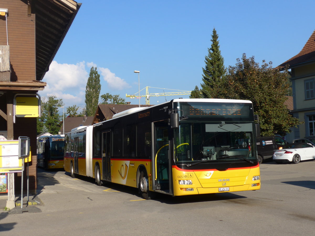 (175'166) - PostAuto Bern - Nr. 665/BE 656'302 - MAN am 24. September 2016 beim Bahnhof Wimmis