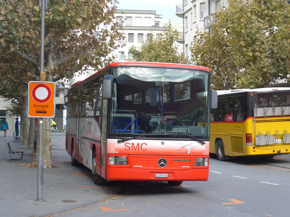 (175'557) - SMC Montana - Nr. 40/VS 290'740 - Mercedes am 9. Oktober 2016 beim Bahnhof Sierre (prov. Haltestelle)