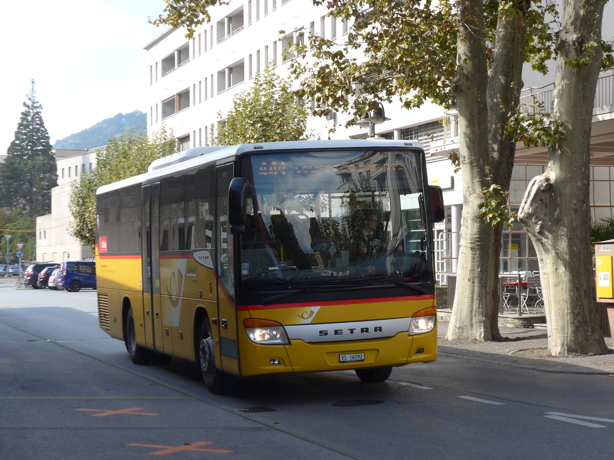 (175'567) - TSAR, Sierre - VS 16'092 - Setra (ex Pfammatter, Sierre) am 9. Oktober 2016 beim Bahnhof Sierre