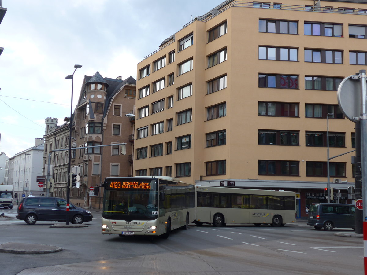 (175'823) - PostBus - BD 12'972 - MAN am 18. Oktober 2016 beim Bahnhof Innsbruck