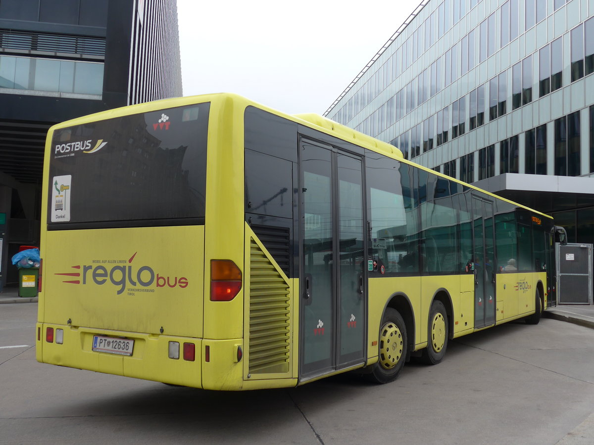 (176'160) - PostBus - PT 12'636 - Mercedes am 21. Oktober 2016 beim Bahnhof Innsbruck