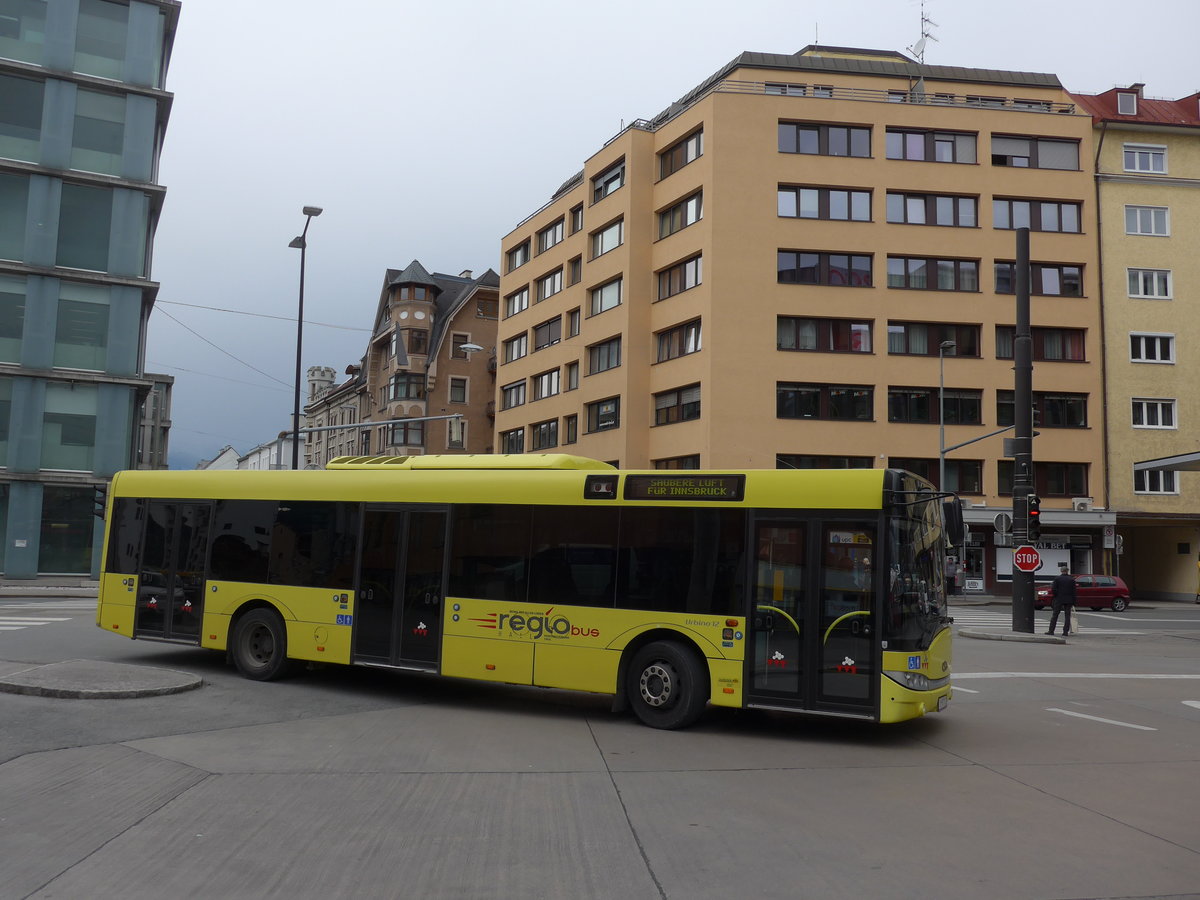 (176'172) - Heiss, Hall - IL 577 IZ - Solaris am 21. Oktober 2016 beim Bahnhof Innsbruck