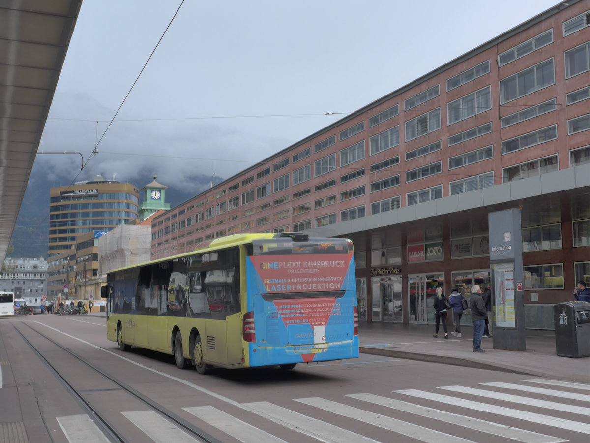 (176'182) - PostBus - BD 13'347 - Mercedes am 21. Oktober 2016 beim Bahnhof Innsbruck