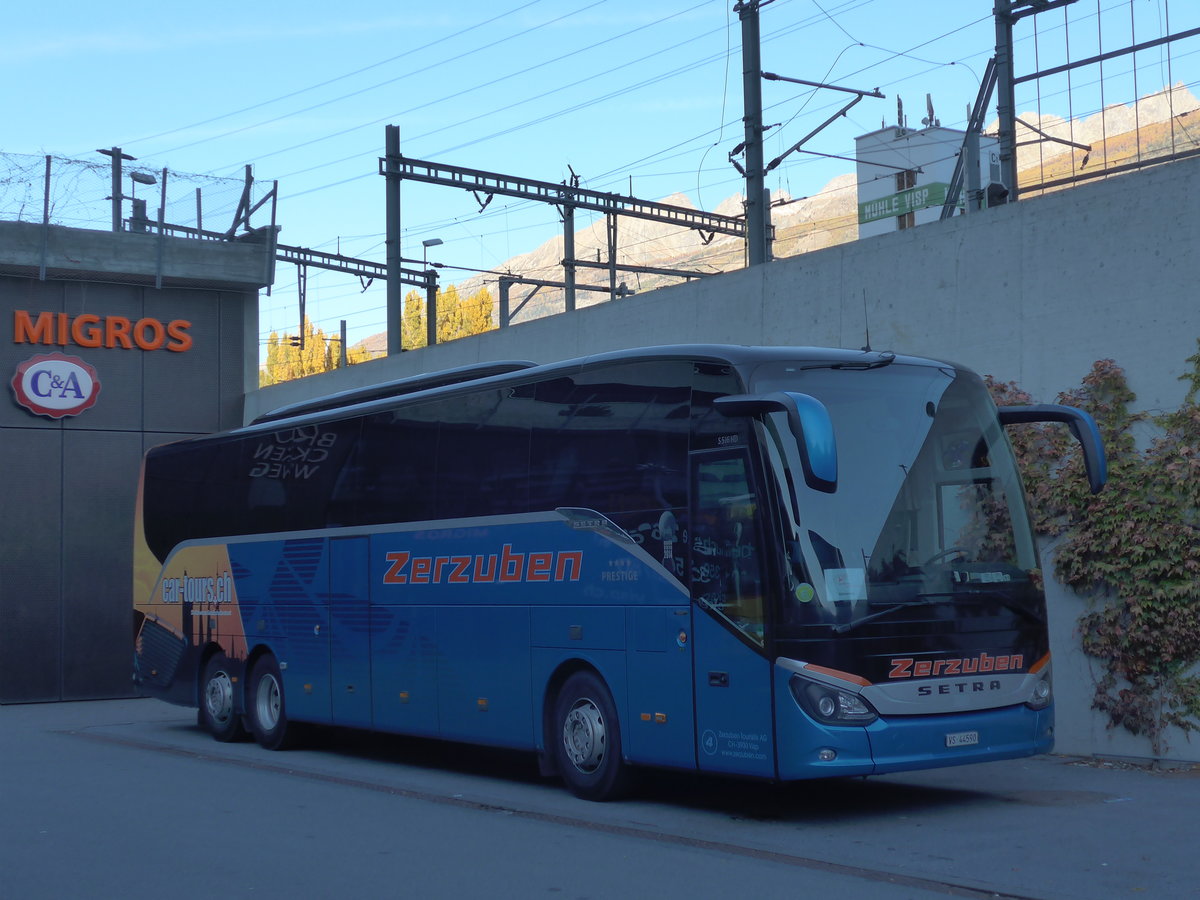 (176'373) - Zerzuben, Visp-Eyholz - Nr. 4/VS 44'590 - Setra am 30. Oktober 2016 beim Bahnhof Visp