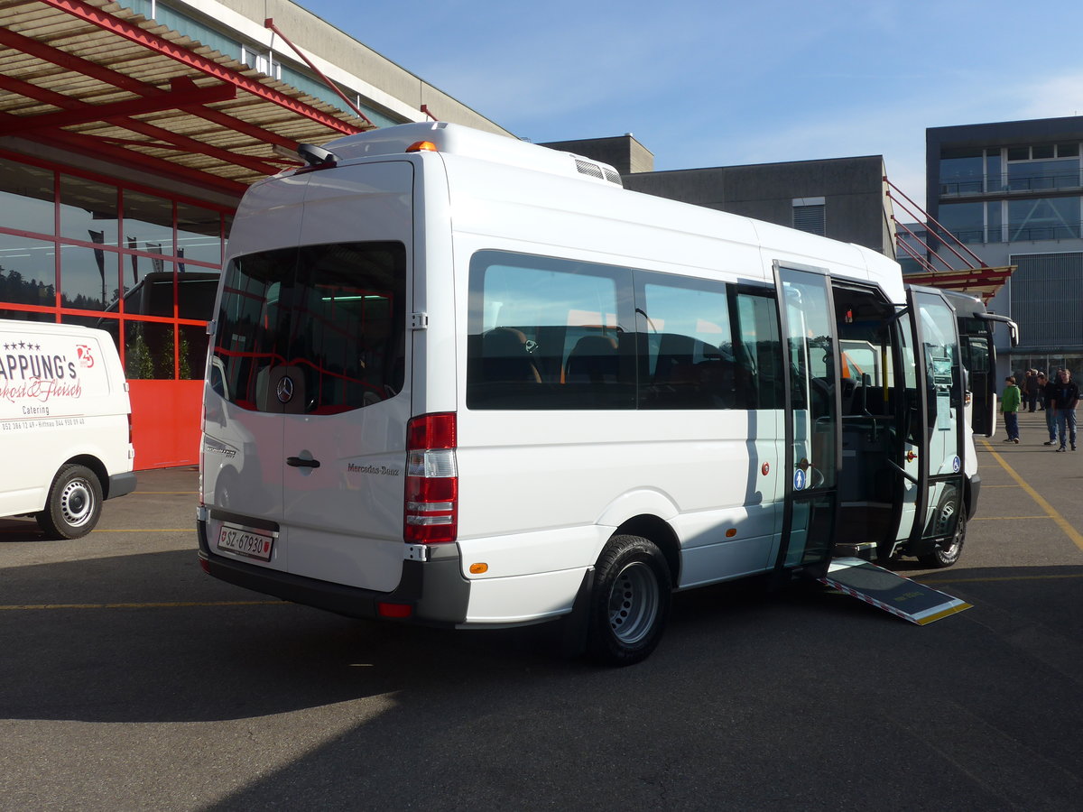 (176'511) - AAGS Schwyz (EvoBus) - Nr. 30/SZ 67'930 - Mercedes am 4. November 2016 in Kloten, EvoBus