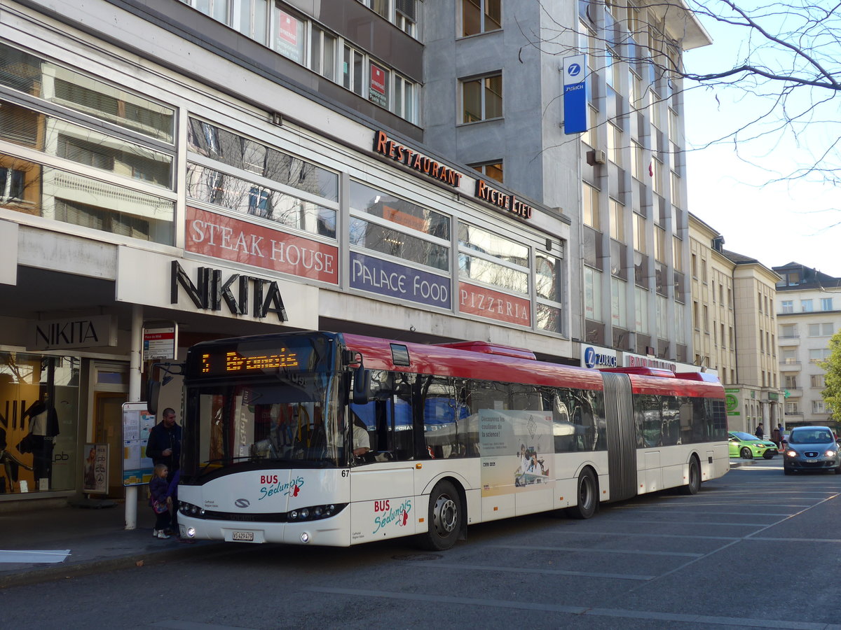 (176'597) - PostAuto Wallis - Nr. 67/VS 429'479 - Solaris am 12. November 2016 in Sion, Place du Midi