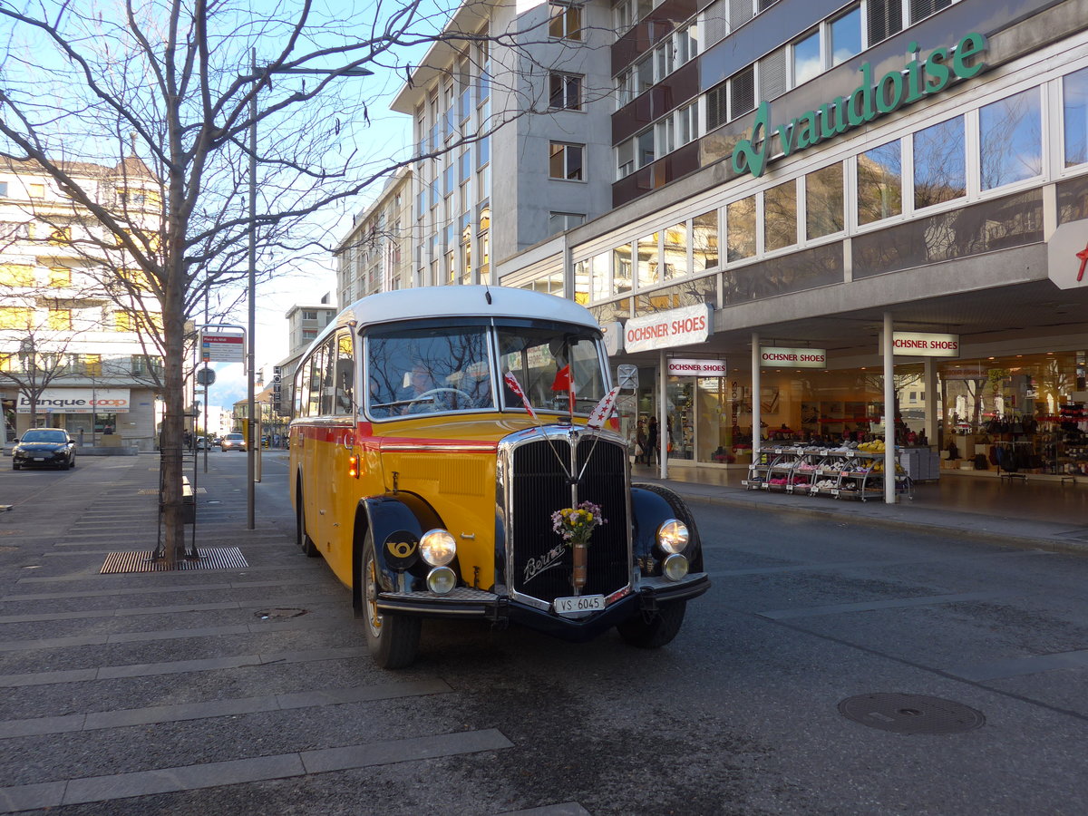 (176'607) - Suter, Savise - VS 6045 - Berna/Lauber (ex Kuonen, Leuk; ex Dubuis, Savise) am 12. November 2016 in Sion, Place du Midi