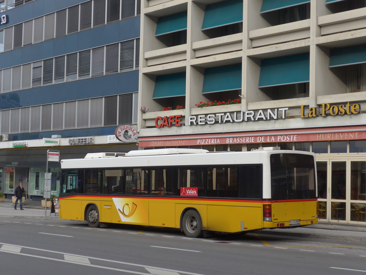 (176'737) - PostAuto Wallis - Nr. 3/VS 414'345 - Volvo/Hess (ex PostAuto Bern Nr. 512; ex P 25'678) am 26. November 2016 beim Bahnhof Sion