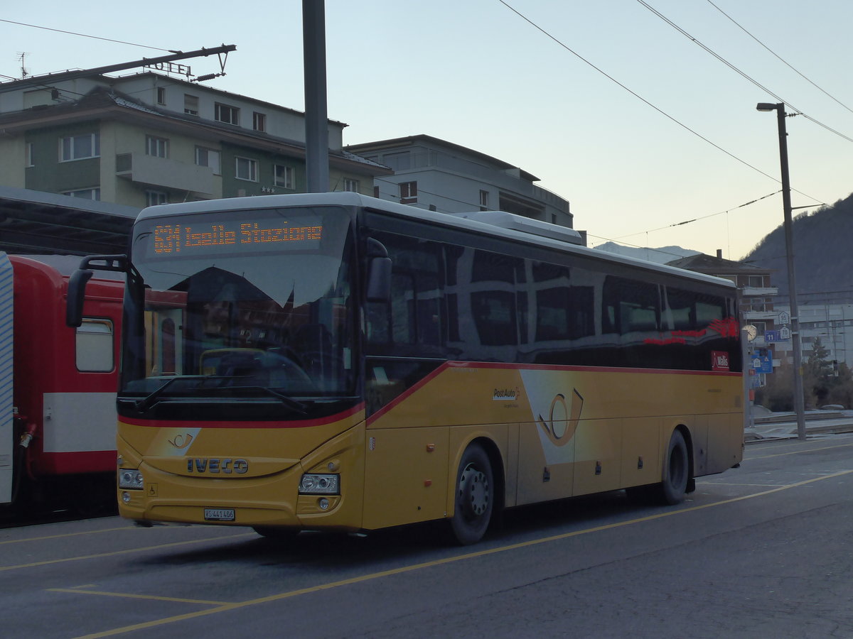 (176'853) - PostAuto Wallis - VS 441'406 - Iveco am 4. Dezember 2016 beim Bahnhof Brig