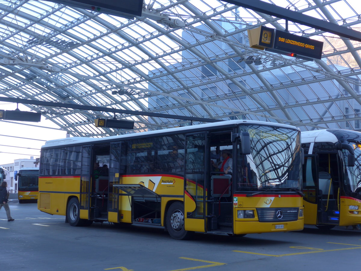 (177'050) - PostAuto Graubnden - GR 101'651 - Mercedes am 10. Dezember 2016 in Chur, Postautostation