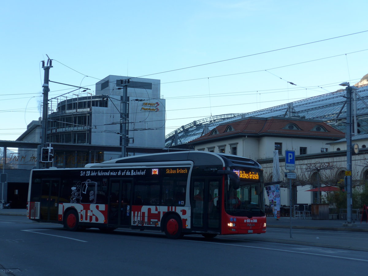 (177'068) - SBC Chur - Nr. 13/GR 97'513 - MAN am 10. Dezember 2016 beim Bahnhof Chur