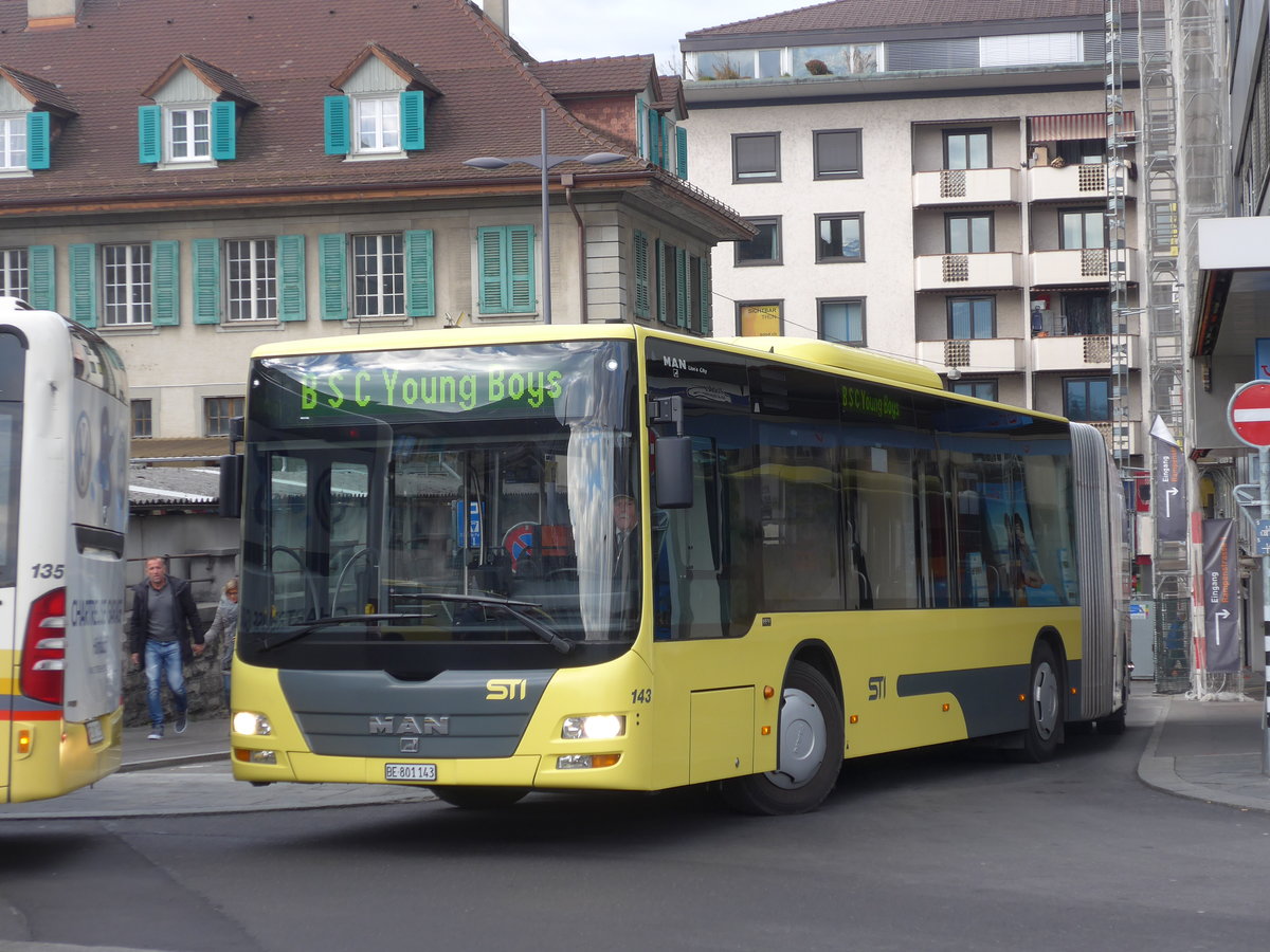 (177'210) - STI Thun - Nr. 143/BE 801'143 - MAN am 11. Dezember 2016 beim Bahnhof Thun