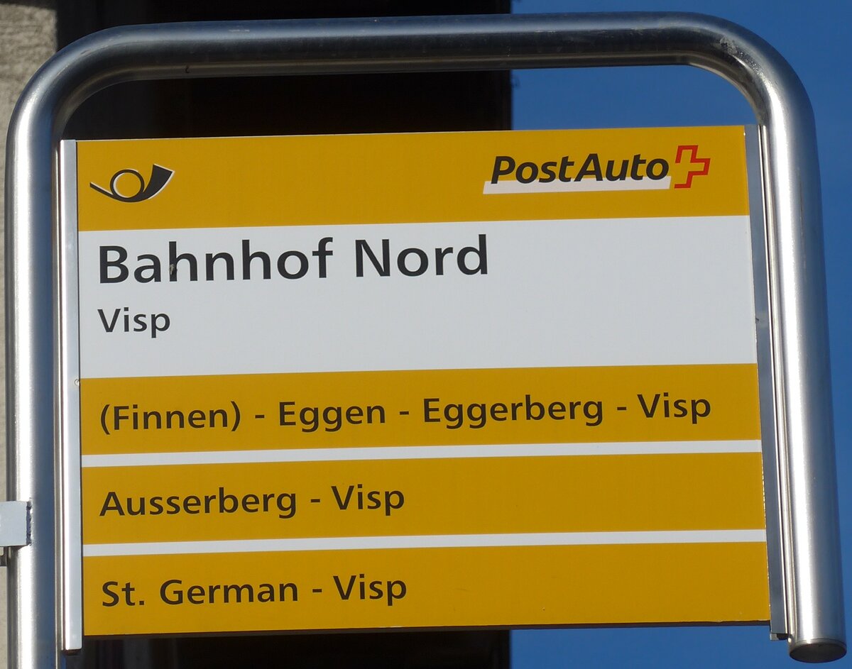 (177'378) - PostAuto-Haltestellenschild - Visp, Bahnhof Nord - am 26. Dezember 2016