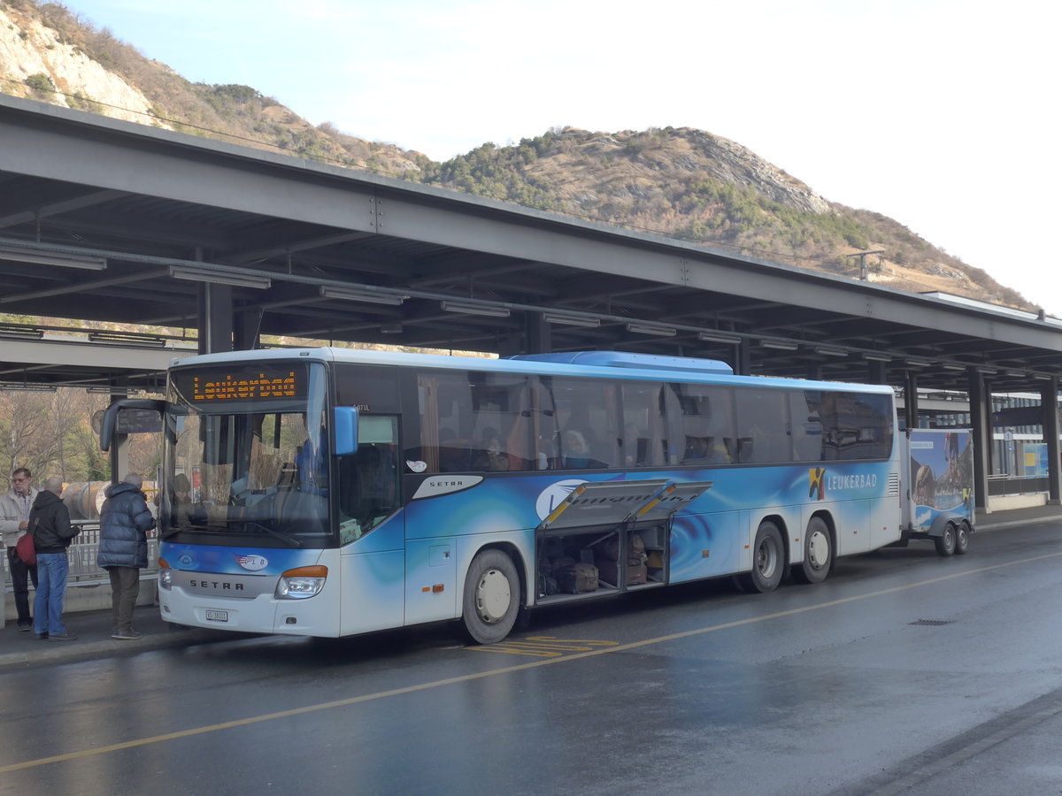 (177'380) - LLB Susten - Nr. 1/VS 38'001 - Setra am 26. Dezember 2016 beim Bahnhof Leuk