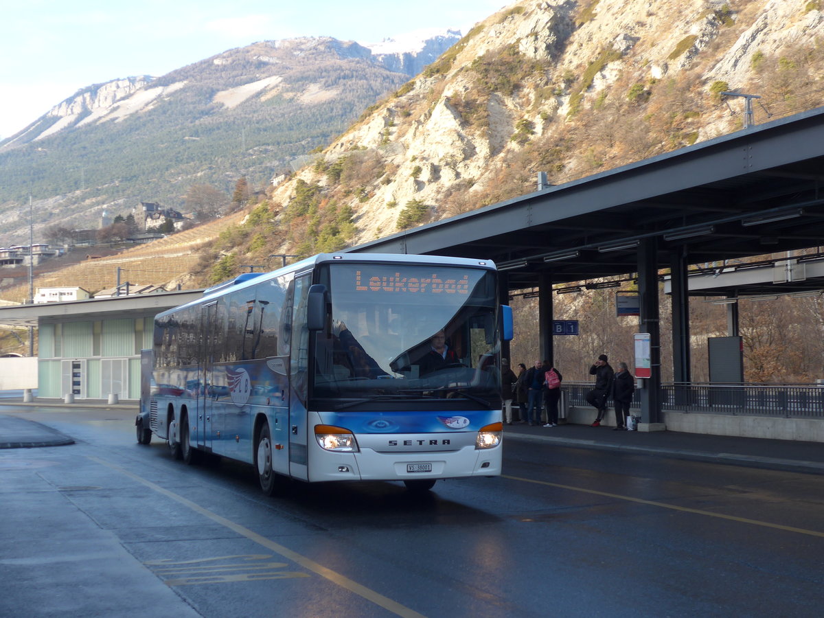 (177'398) - LLB Susten - Nr. 1/VS 38'001 - Setra am 26. Dezember 2016 beim Bahnhof Leuk