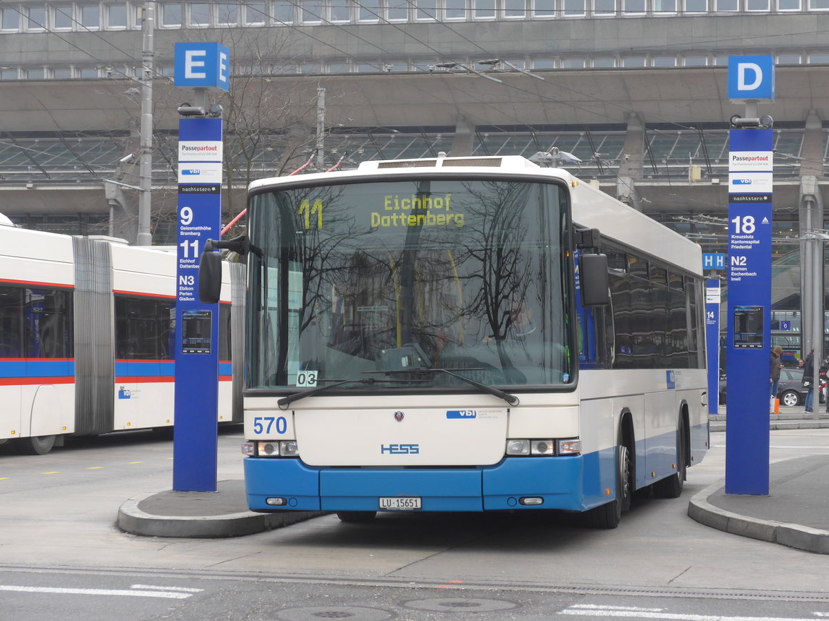 (177'459) - VBL Luzern - Nr. 570/LU 15'651 - Scania/Hess am 30. Dezember 2016 beim Bahnhof Luzern