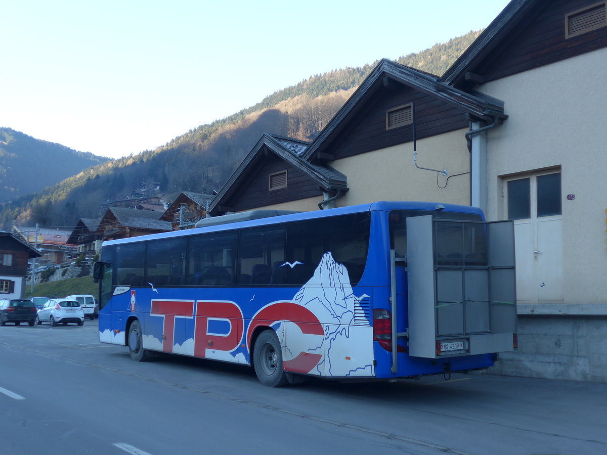 (177'517) - TPC Aigle - Nr. 9/VS 4209 - Setra am 1. Januar 2017 beim Bahnhof Troistorrents