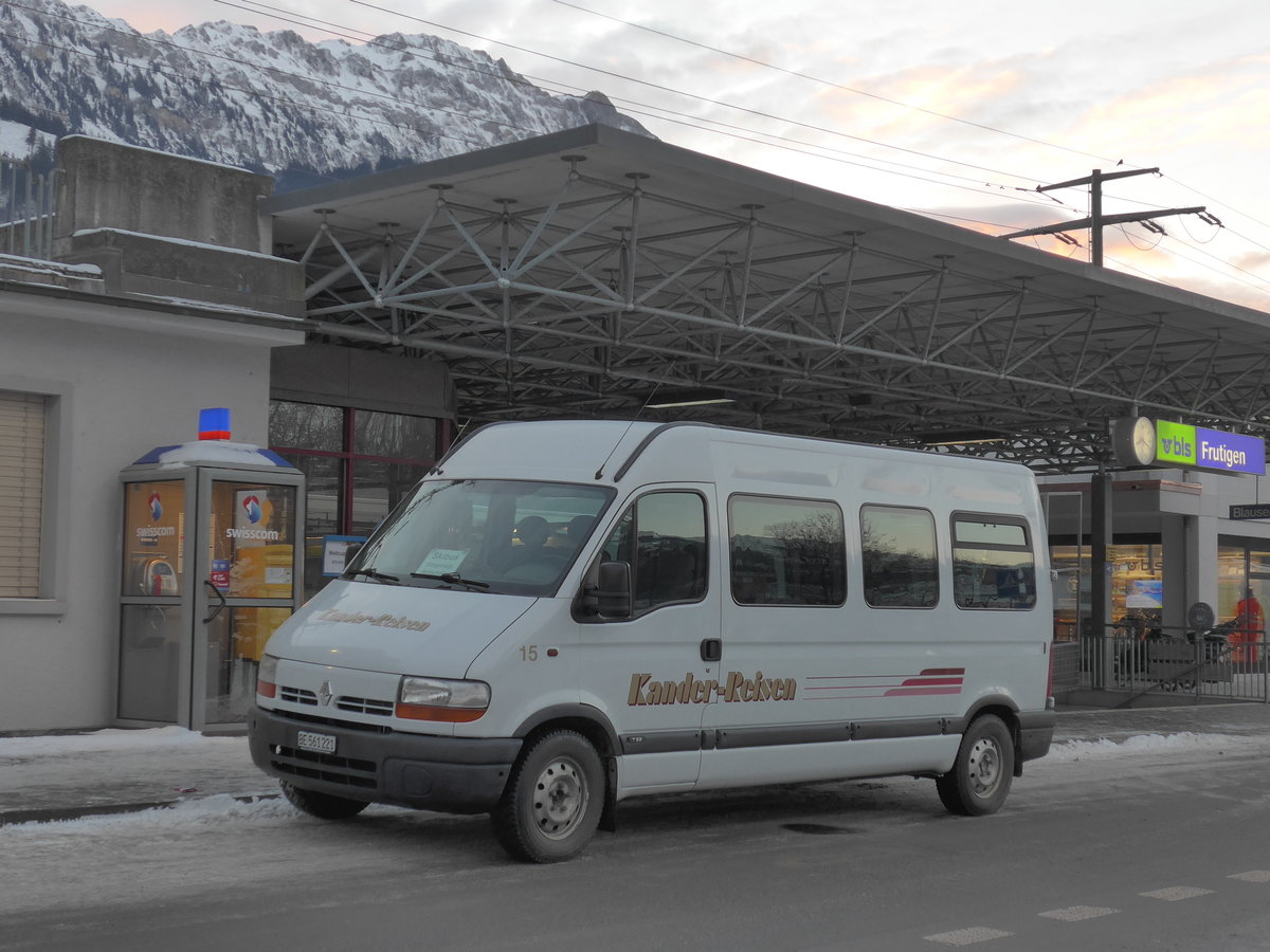 (177'628) - Kander-Reisen, Frutigen - Nr. 15/BE 561'221 - Renault am 7. Januar 2017 beim Bahnhof Frutigen