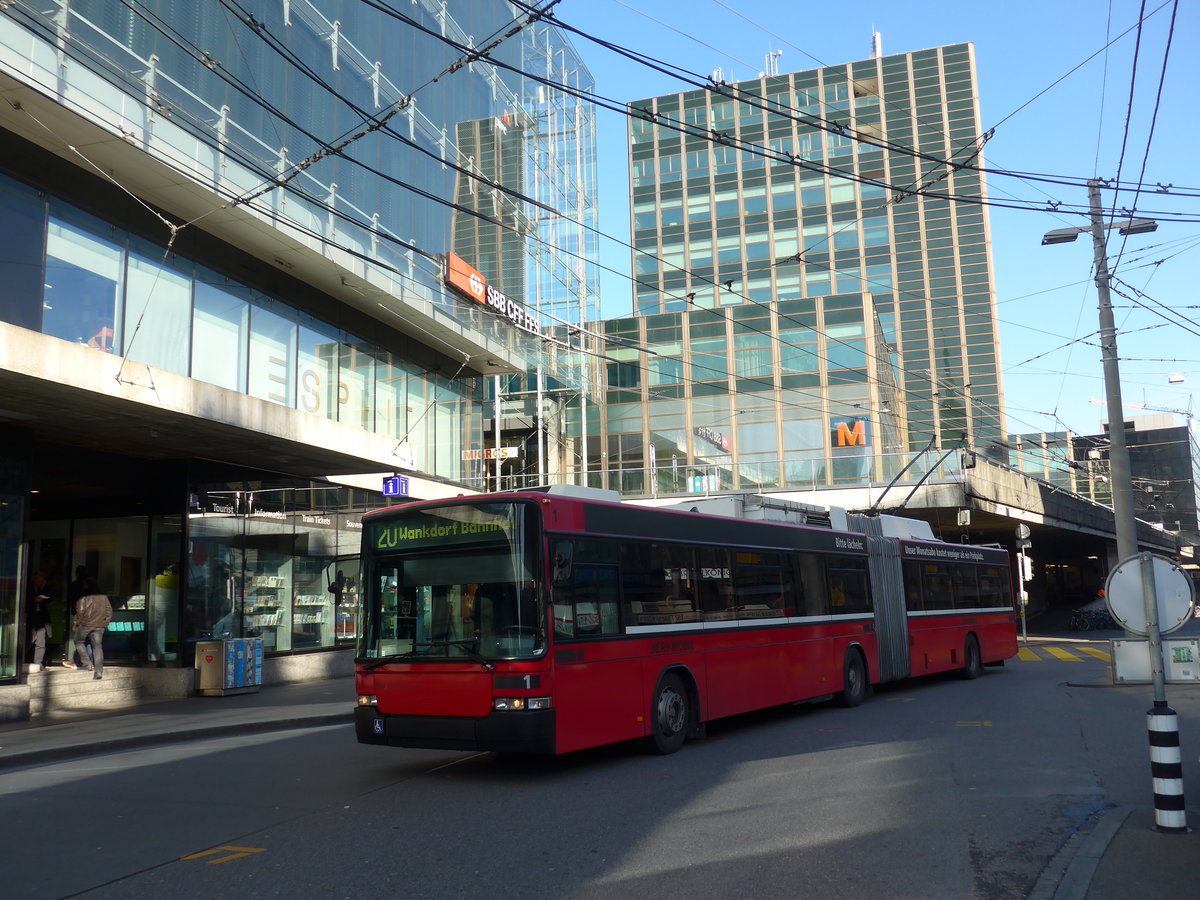 (178'858) - Bernmobil, Bern - Nr. 1 - NAW/Hess Gelenktrolleybus am 11. Mrz 2017 beim Bahnhof Bern